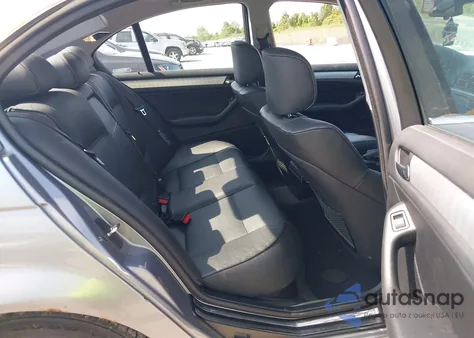 2005 BMW 330Xi from USA, damaged, VIN WBAEW53435PG12112